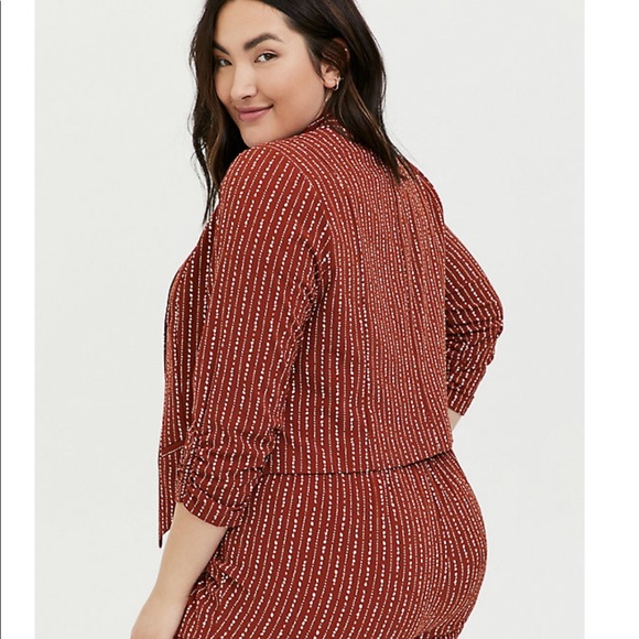 RUST ORANGE DOTTED STRIPE CREPE CUTAWAY BLAZER - Picture 4 of 5